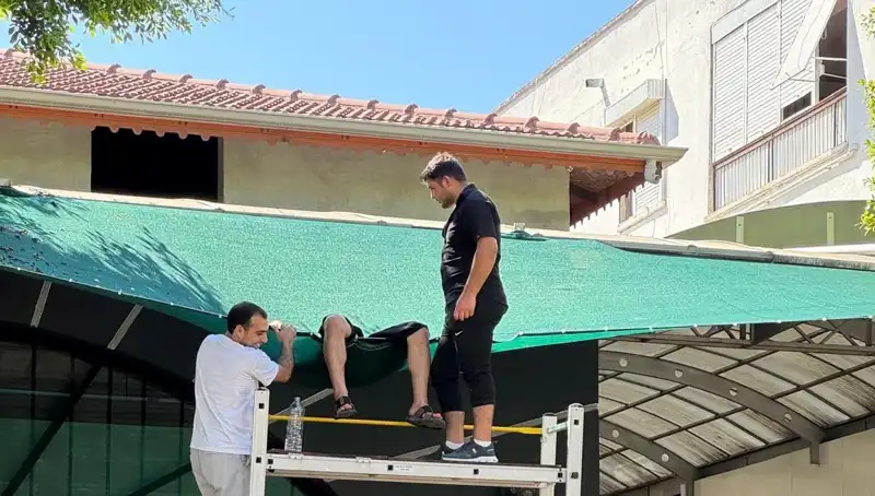 Dengesini Kaybeden Genç, Balkonundan Düşerek Hayatını Tehdit Etti
