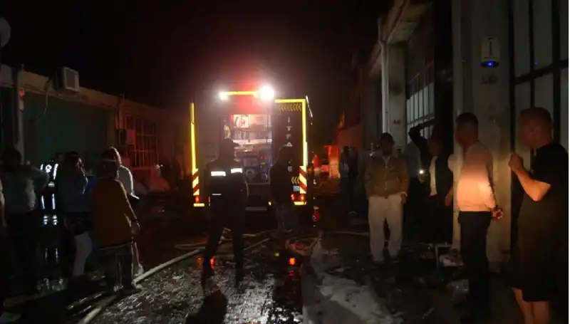 Gözlük Fabrikasında Panik Yaratan Yangın Söndürüldü! Detaylar İçin Tıklayın