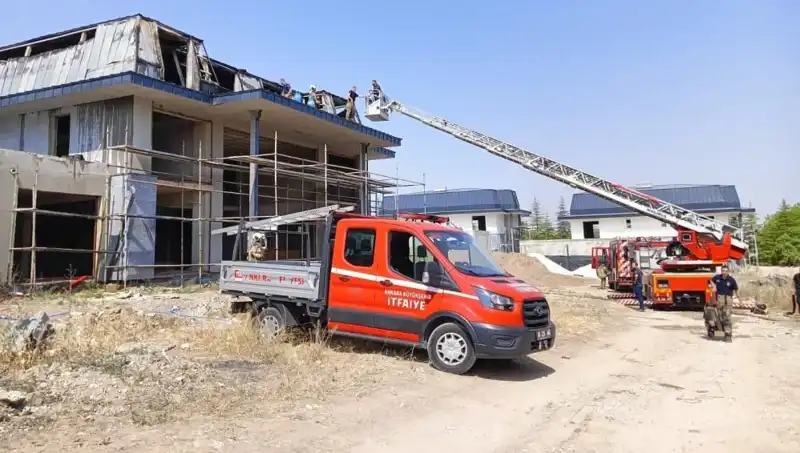 Ankara Gölbaşı'ndaki Villaları Tehdit Eden Yangın Kontrol Altına Alındı