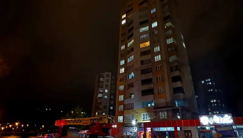 Yıldırım Düşen Apartmanın Çatısı: Bir Olayın Ardından Yaşananlar