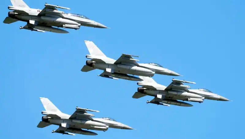 ABD'nin F-16 Planı: Ukrayna'nın Pilotları için 310 Milyon Dolarlık Eğitim Anlaşması
