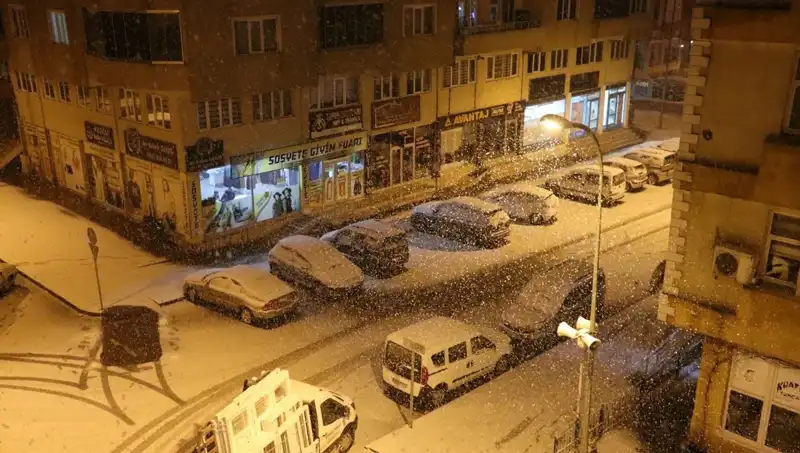 Bir Günde İki Mevsimi Yaşamak: Kar ve Bahar Arasında Kalan Şehir
