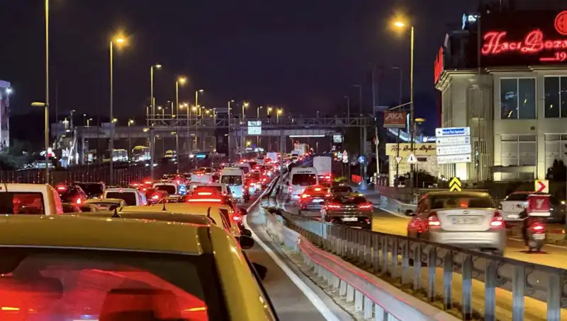 Yenibosna Metrobüs Üst Geçidinde Heyecan Verici Yenilikler