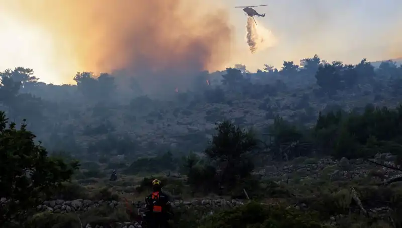 Eğriboz Adası’nda Meydana Gelen Orman Yangını 2 Köyü Tahliye Ettirdi