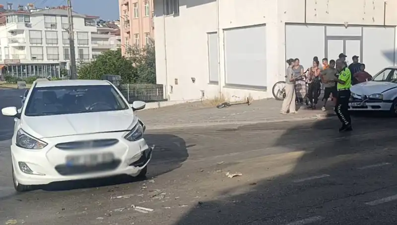Antalya'da İki Otomobilin Çarpışması: Olay Yerinden Son Gelişmeler