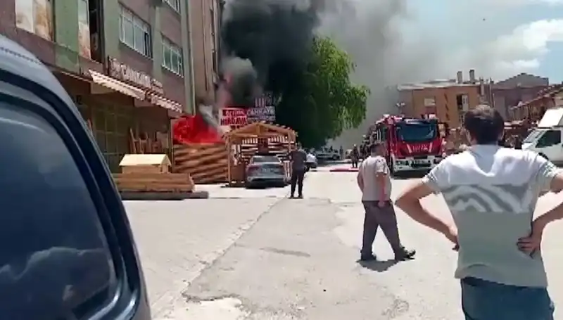Ankara'da Yangın: İş Yerleri Alev Alev Yanıyor!