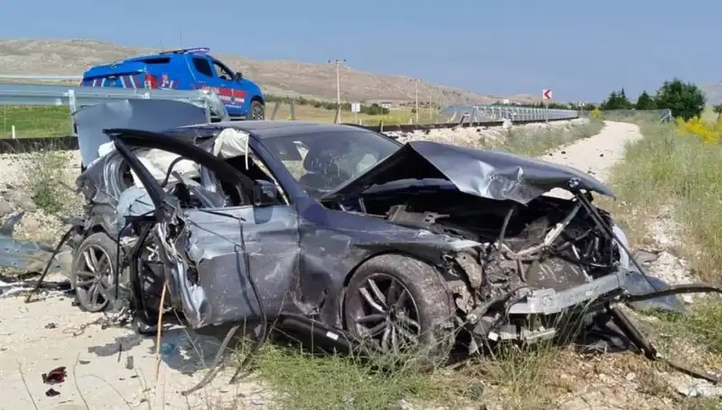 Sivas'ta Trafik Kazaları Peş Peşe: 9 Kişi Yaralandı