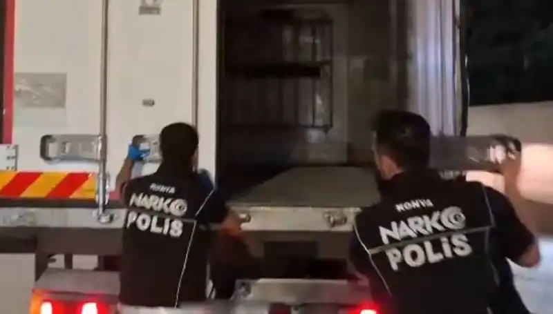 Konya'da Uyuşturucu Operasyonu: Dört Şüpheli Yakalandı ve Ağa Çökerildi