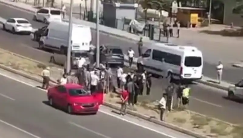 Yolun Karşısına Geçen Yayaya Otomobil Çarptı: Olayın Tüm Ayrıntıları