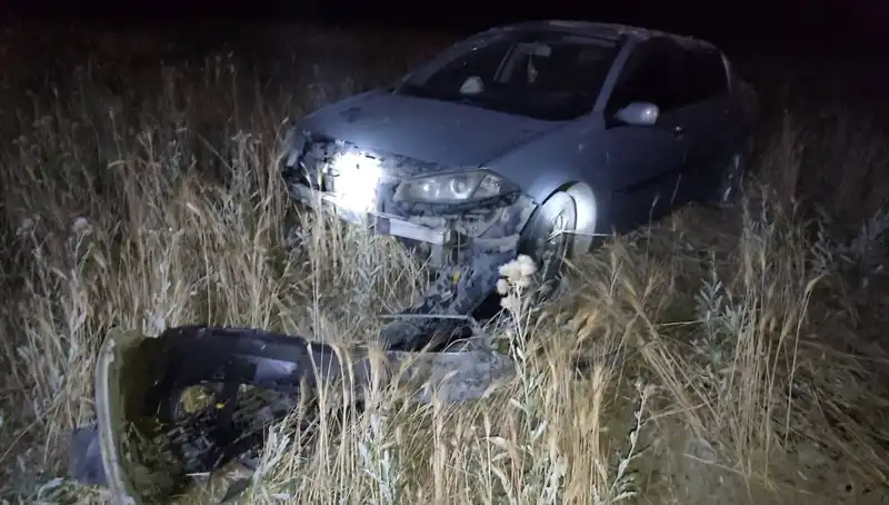 Burdur’da Şok Kaza: Otomobil Tarlaya Uçtu, İki Kişi Yaralandı