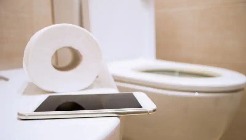 Tuvalette Akıllı Telefon Kullanımı Hemoroid Riskini Nasıl Artırıyor?