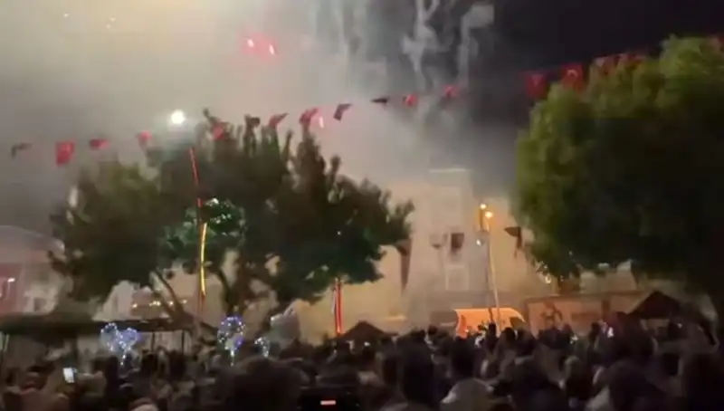 Havai Fişek Gösterisi Sonrası Hastanelik Olay: Eğlence Mi, Tehlike Mi?