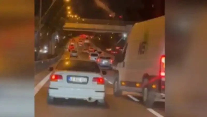 Tuzla'da Makas Terörü: Sürücünün Kaçışı Sonrası Şok Gelişmeler