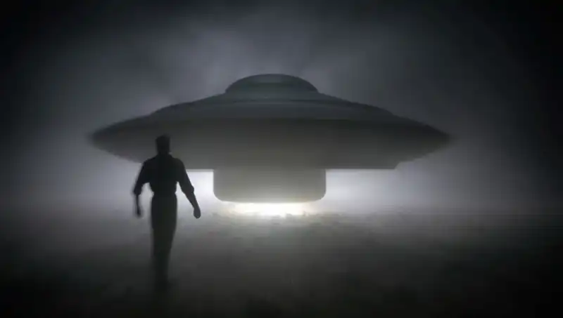 UFO Uzmanından Şok Edici Uyarı: Uzaylıların Masum İnsanlara Saldırdığı İddası