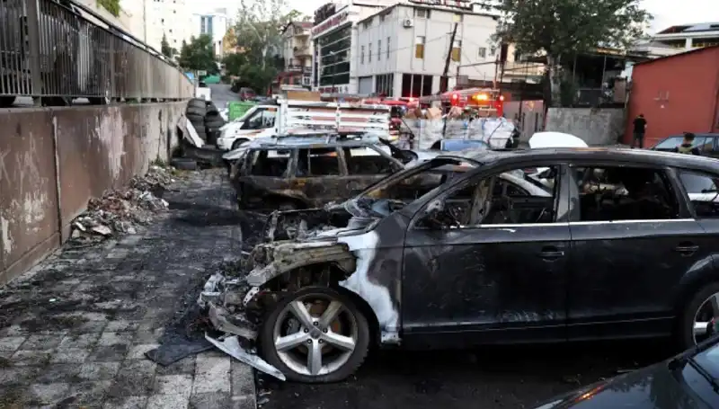 Sanayi Bölgesinde Tamir Bekleyen Araçlar Alev Alev Yandı!