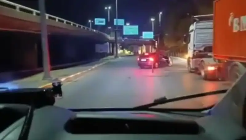 İstanbul'da Düzenlenen Kaçakçılık Operasyonunda 36 Milyon TL'lik Ürün Ele Geçirildi