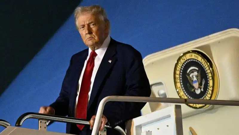 Trump’ın Lahey’deki NATO Zirvesi, Dünya Siyasetini Nasıl Etkileyecek?