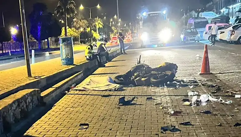 Alanya'da Korkutan Motosiklet Kazası: Yaşam Mücadelesi Başladı