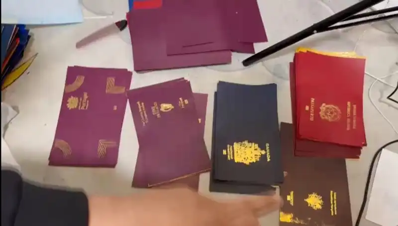 Sahte Kimlik İle Yıllarca Saklanan Yüzlerce Kişi Yakalandı