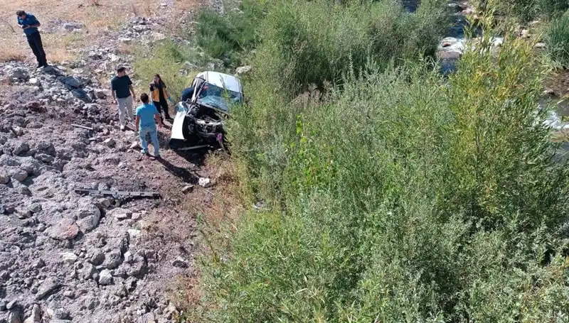 Sivas'ta Feci Kaza: Otomobil Dere Yatağına Uçtu, İki Can Aldı