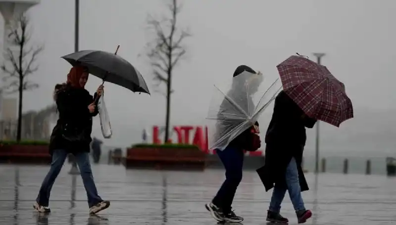 Türkiye'nin İki Bölgesine Kuvvetli Sağanak Yağış Uyarısı: Hazır Mıyız?
