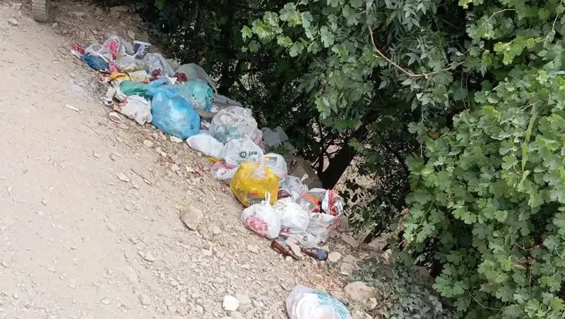 Kato Dağı’ndaki Kaval Şelalesi’nde Çöpler Tartışma Yarattı: Doğa mı, İnsan mı?