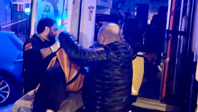 Tartışma Kızıştı: Genç Adam Babasını Silahla Vurdu
