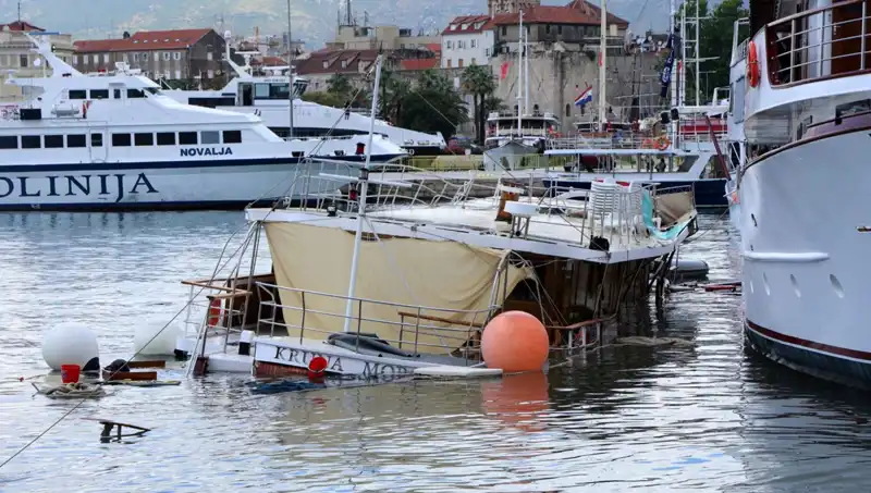 Hırvatistan’da Fırtına ve Şiddetli Yağış: Feribot Batan Geminin Ardındaki Gizem