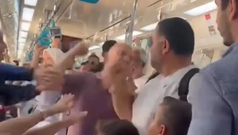 Marmaray'da Şok Eden Yumruklu Kavga! Tüm Detaylar Ortaya Çıktı