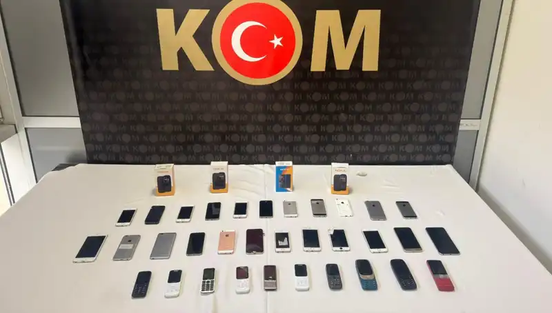 Gümrük Kaçağı Cep Telefonları Yakalandı: 37 Cihaz Ele Geçirildi