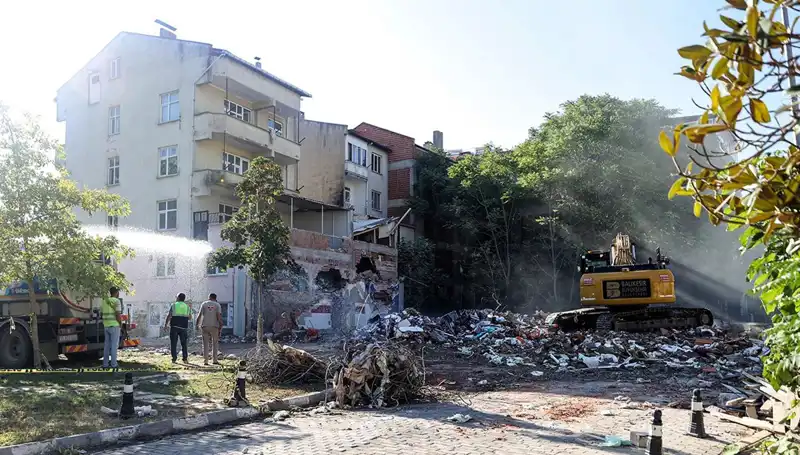 Sındırgı'da Deprem Artçılarının Peş Peşe Gelmesi Halkı Tedirgin Ediyor