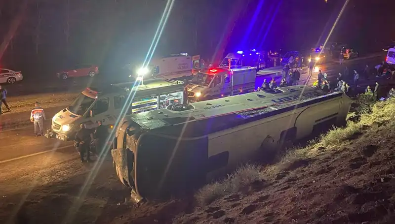 İşçi Servisi Kaza Yaptı: 23 Yolcu Hastaneye Kaldırıldı