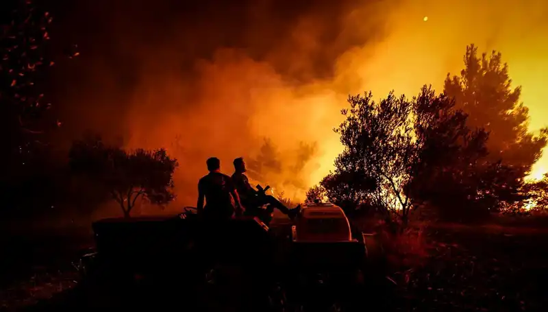 Çanakkale'deki Orman Yangını Hızla Yayılıyor: 785 Kişi Tahliye Edildi