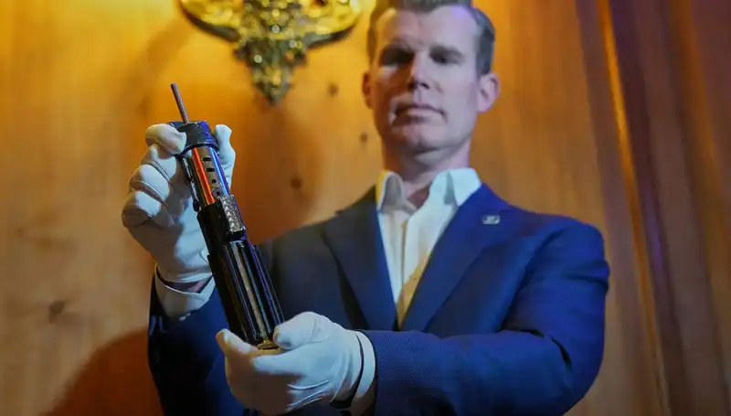Darth Vader'ın Işın Kılıcı Rekor Fiyata Satıldı: 3.65 Milyon Dolar!