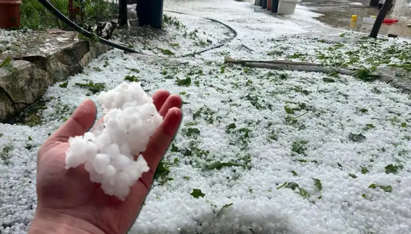 Haziran'da Yağmur Yerini Doluya Bıraktı: Beyazlar İçinde Bir Kent