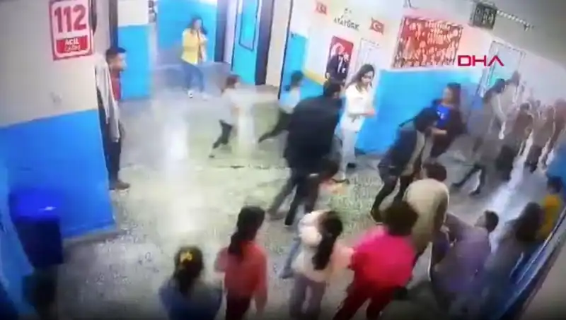 Okulda Bayılan Öğrenciyi Müdür Yardımcısı Kurtardı: O Anlar İnanılmazdı!