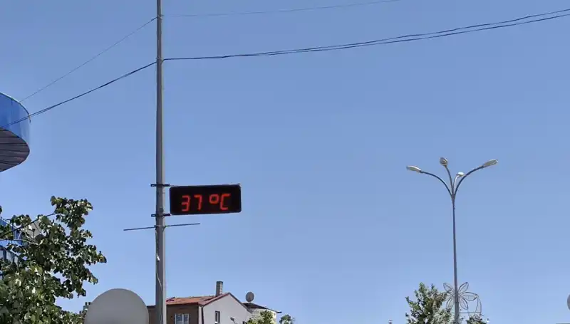 Sıcak Hava Dalgası: Bir İlçede Termometreler 38 Dereceye Ulaştı!