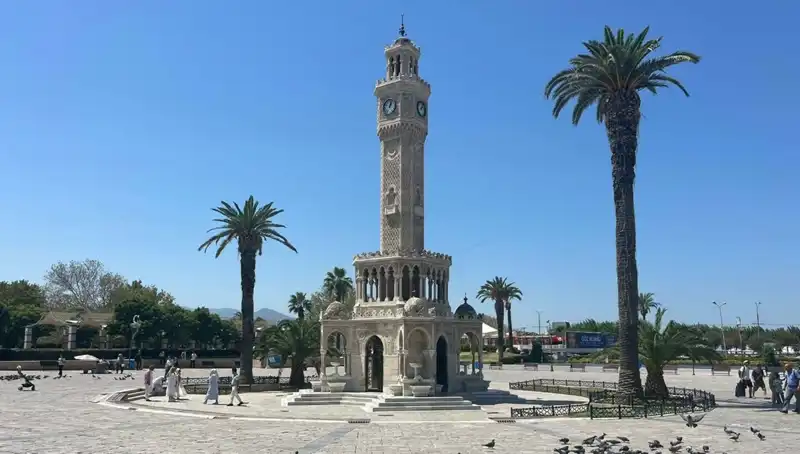 İzmir Yaz Sıcağında Kavruluyor: Sıcaklıklar Rekor Kırıyor!